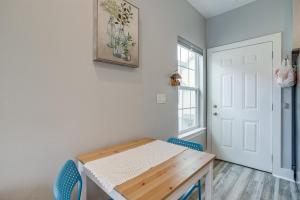 Bright Houston Retreat - 8 Mi to Downtown