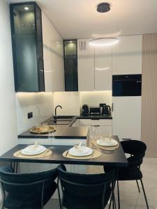 Crystal Luxury Apartment with Free Parking in Cracow for 4 Guests