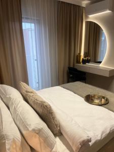 Crystal Luxury Apartment with Free Parking in Cracow for 4 Guests