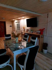 "Глиняна хатинка"