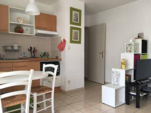 Appartements Sympa F2 avec parking et piscine : photos des chambres