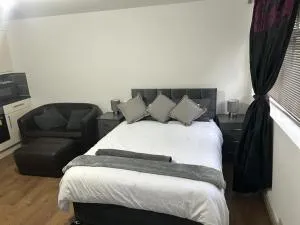Hometel Nice Cute Apartment - Thornton Heath