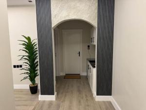 غرفة وصالة بموقع مميز