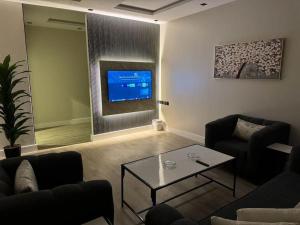 غرفة وصالة بموقع مميز