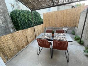 Appartements La Maison 44 - T2 - central, terrasse, garage : photos des chambres
