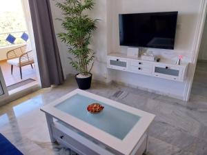 Napoleon 4A with pool close to the beach