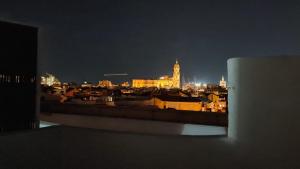 Penthouse with solarium in the center of Malaga-Ático con solárium en el centro de Málaga