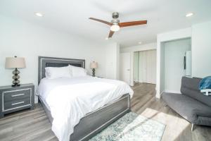 Just renovated 3 BR2Bath parking+ downtown view