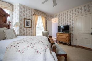 The Oaks Victorian Inn