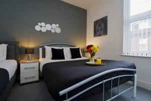 Gordon House - Fully Furnished, TVs inRooms, Netflix, Walk to City Centre