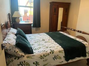 Two bed flat in popular York Rd