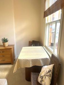 Two bed flat in popular York Rd