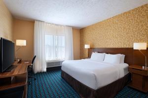 King Room - Hearing Accessible room in Fairfield Inn & Suites by Marriott Lincoln Airport