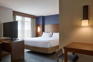 King Studio with Sofa Bed room in Residence Inn Arlington Capital View