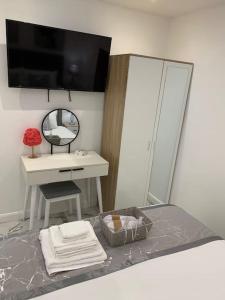 Apartment C, a one bedroom Flat in south London