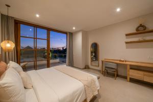 Villa LouLou Bali - Brand New Tropical 3BR Villa Next to Canggu