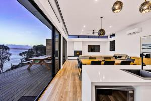 Freycinet Coastal Retreat