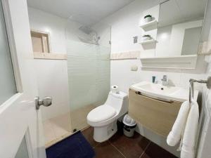 Charming 2 Bedroom Apartment with Pool