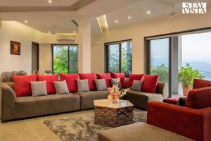 Aarna House by StayVista - Mountain & lakeview villa, Contemporary modern interiors & a charming terrace garden