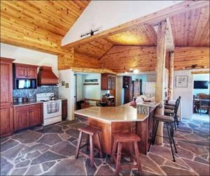 Waterfront Cottage in Lions Head