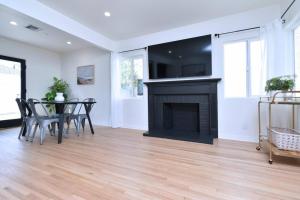 Beautiful 3 Bed Home with a Large Back Yard Outdoor Space