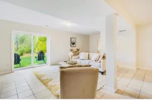 Charming Basement Hideaway - أبردين