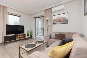 Modern One Bedroom Apartment with Parking in Łódź by Renters Prestige