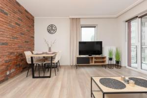 Modern One Bedroom Apartment with Parking in Łódź by Renters Prestige