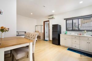 B786 Airport Homestay