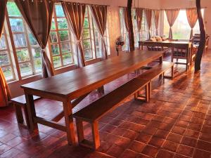 White House, Batangas