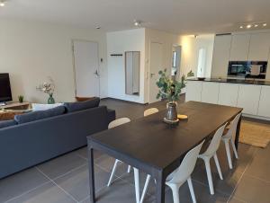 High-End Modern 2 Bed w. Garage in Belair