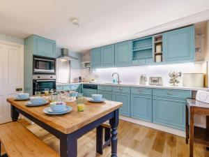3 Bed in Robin Hoods Bay 89568