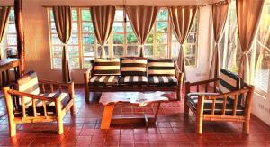 White House, Batangas