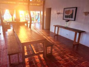 White House, Batangas