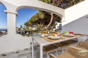 ViVi Homes - Nico Pool, Terrace & Sea View