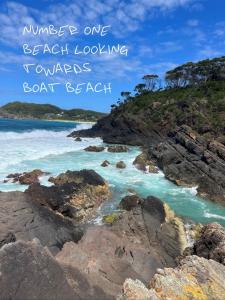 THE MAINSTAY Farmstay - book one of 4 houses or all 4, minutes to Seal Rocks!