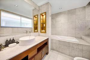 Biệt Thự 3 Phòng Ngủ (Three-Bedroom Villa)