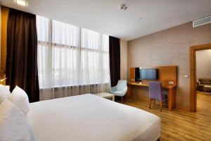 One-Bedroom King Suite room in Hilton Garden Inn Kocaeli Sekerpinar