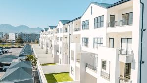 Bright and airy Parisian Gem close to the beach