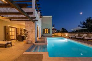 Villa Rajana for 14 persons with kids playground & pool heating in Central Istria