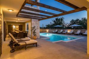 Villa Rajana for 14 persons with kids playground & pool heating in Central Istria