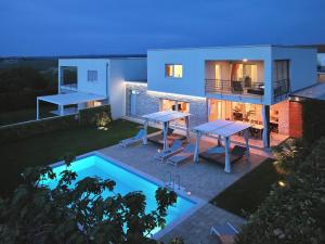 Villa Sky Dream near Novigrad for 6 persons with private heated pool - pet friendly