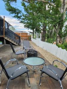 CenterStreet-Cozy 2bedroomSuite