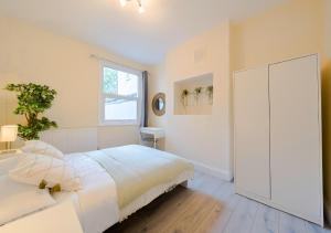 2BR South London Home - Free Street Parking, WiFi, Garden, Perfect for Long Stays!