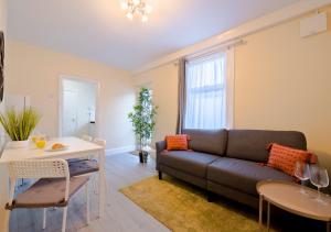 2BR South London Home - Free Street Parking, WiFi, Garden, Perfect for Long Stays!