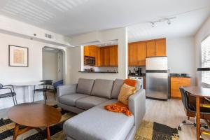 Old Town North 1br w rooftop pool nr museums WDC-762