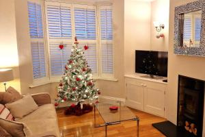 Wickland Cottage by inspirestays-com