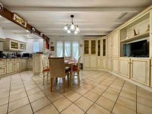 Villas Villa Anatole - parking prive - 900m Cite Medievale : photos des chambres