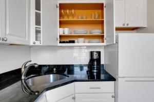 Back Bay Studio w wd nr Copley T BOS-782