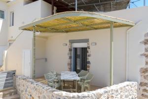 Stone Serenity,2BR Home in Sellia with Dreamy Sea Views